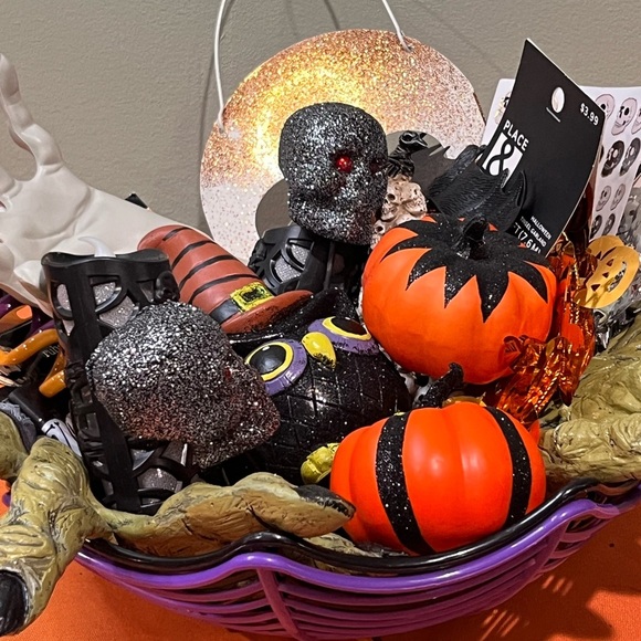 Halloween Themed Decorative Basket - Picture 12 of 14